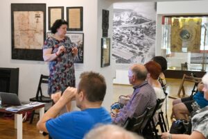 uczestnicy wykładu i prowadząca