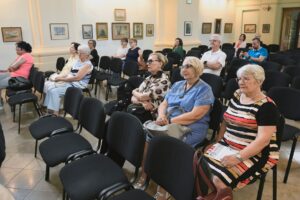 publicznosć słuchająca koncertu